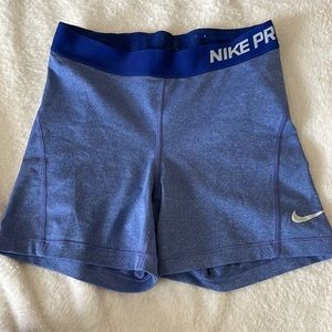 NIKE SMALL